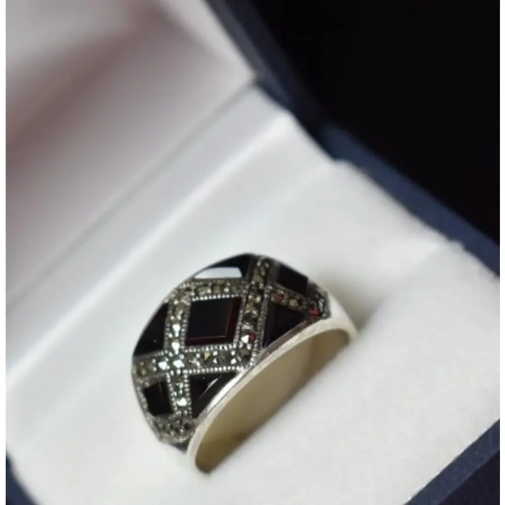 925 Sterling Silver Black Nephrite & Marcasites Ring Size 8